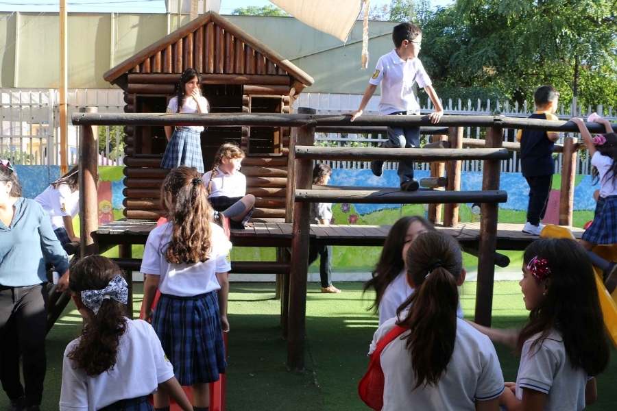 Sede Bretaña, Colegio John John High School