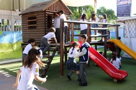 Sede Bretaña, Colegio John John High School